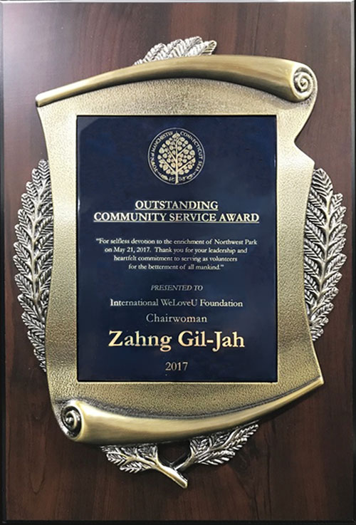 Giải thưởng Phụng sự xã hội địa phương Ưu tú từ Manchester, Middletown, CT, Mỹ