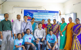 15 hội viên của Tổ chức WeLoveU Quốc tế (Chủ tịch Zahng Gil Jah) chi nhánh Hyderabad, Ấn Độ đã đến thăm Trường THPT chính phủ Himayat Nagar để lắp đặt bồn nước và thiết bị lọc nước, đồng thời tiến hành công việc lắp đường ống cho mục đích này.