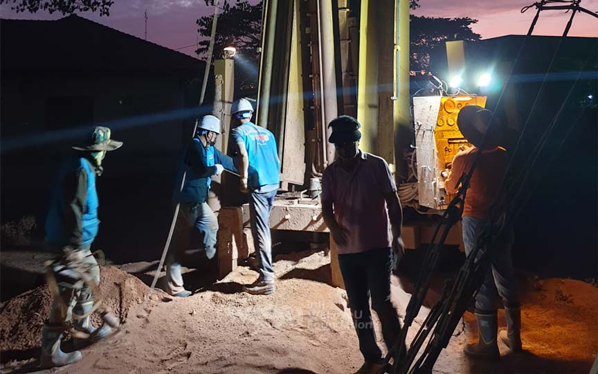Instalación de pozos profundos en Outhoumphon, Savannakhet, Laos